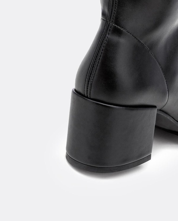 Cuplé BOTA MOSQUETERA NEGRA DE NAPA ELÁSTICO CON TACÓN MEDIO