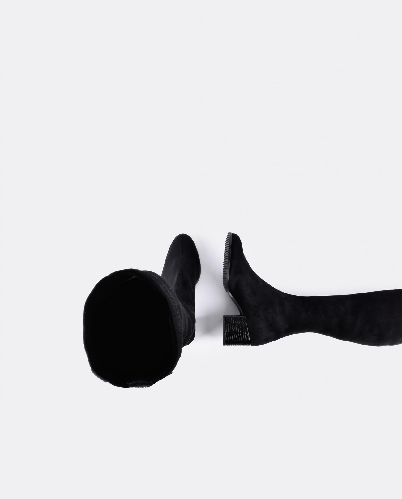 Cuplé BOTA MOSQUETERA NEGRO DE ULTRASUEDE ELÁSTICO CON TACÓN MEDIO