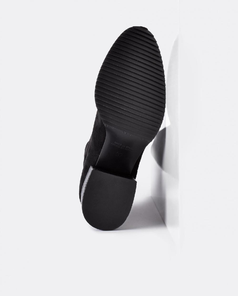 Cuplé BOTA MOSQUETERA NEGRO DE ULTRASUEDE ELÁSTICO CON TACÓN MEDIO