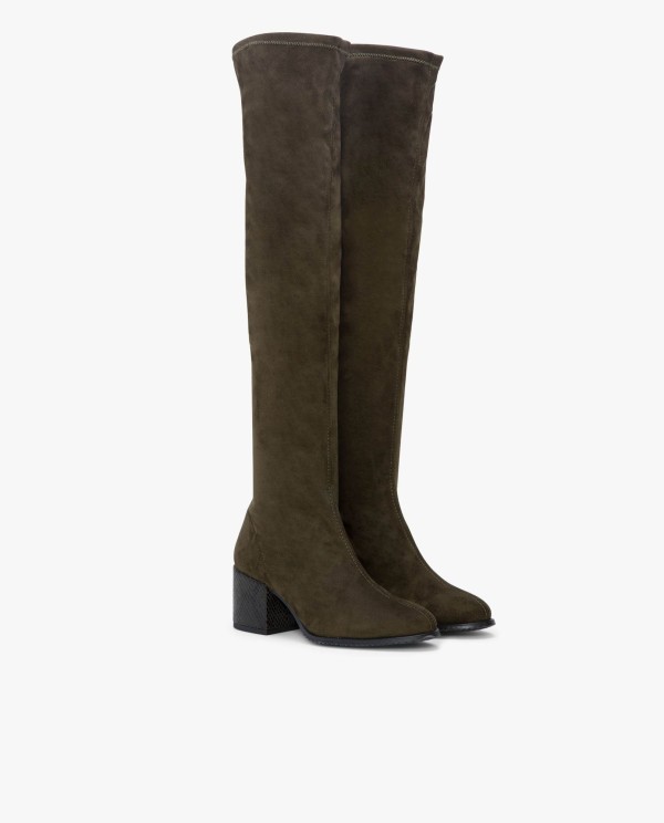 Cuplé BOTA MOSQUETERA VERDE DE ULTRASUEDE ELÁSTICO CON TACÓN MEDIO