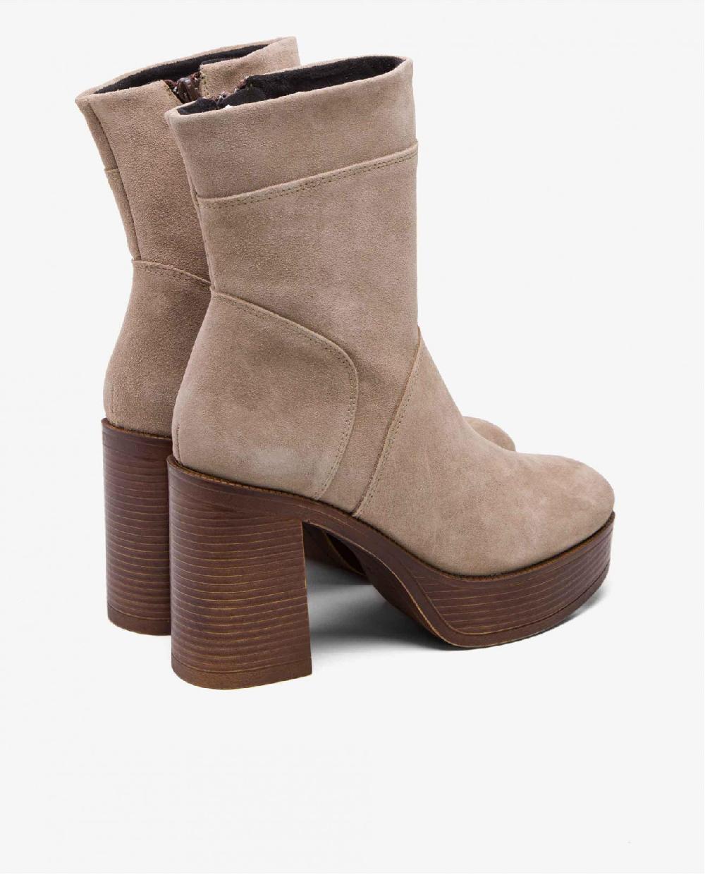 Cuplé BOTÍN BEIGE DE SERRAJE CON PLATAFORMA Y TACÓN ANCHO