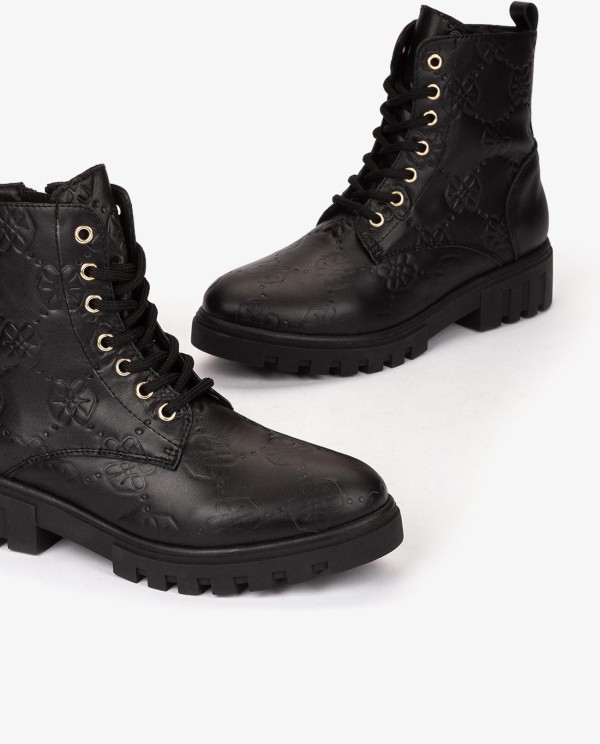 Cuplé BOTÍN DE PIEL NEGRO CON CORDONES Y LOGOS GRABADOS