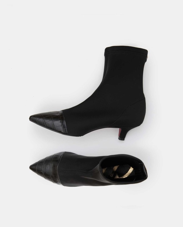 Cuplé BOTÍN NEGRO DE LICRA STRETCH CON PUNTERA DE PIEL Y TACÓN BAJO