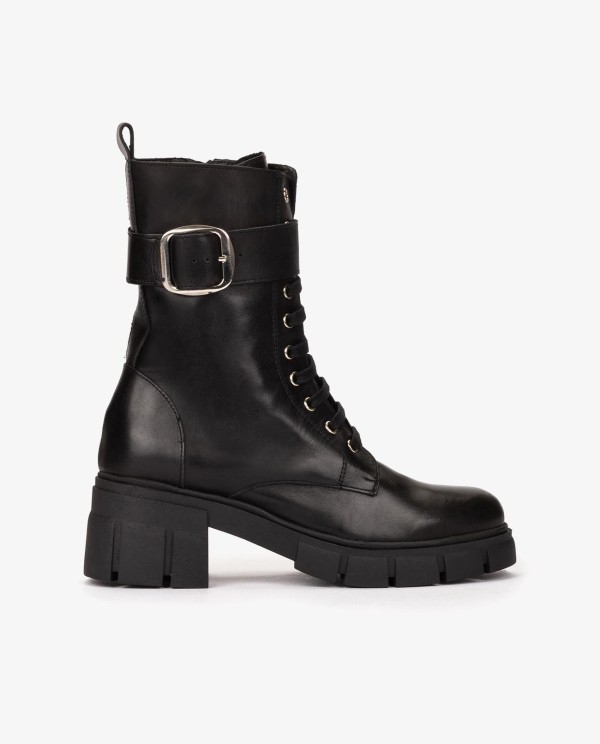 Cuplé BOTÍN NEGRO DE PIEL CON CORDONES Y SUELA TRACK