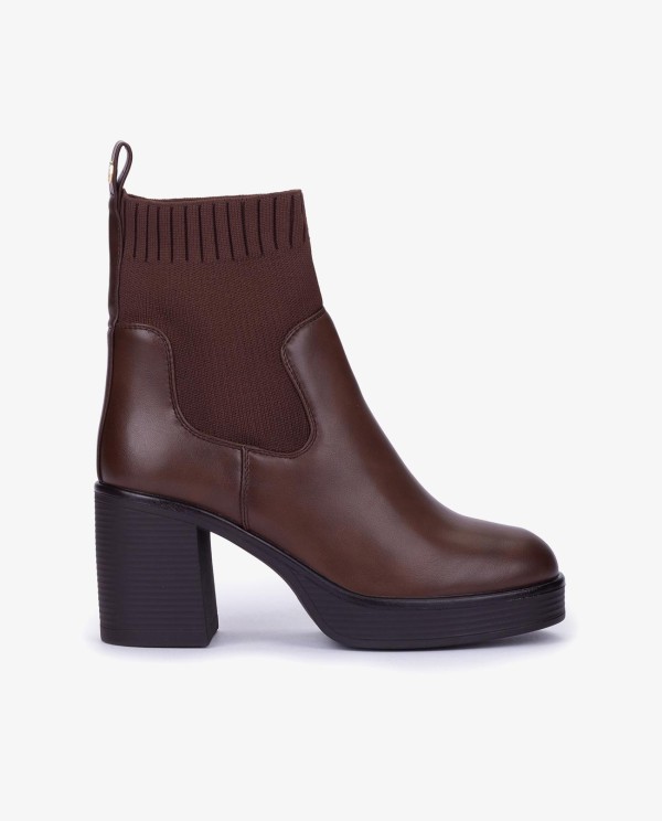 Cuplé BOTÍN TIPO CALCETÍN CON TACÓN EN TECNOPIEL MARRON