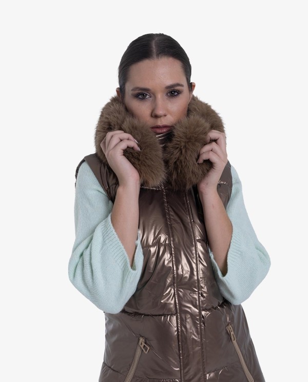 Cuplé CHALECO ACOLCHADO DE NYLON BRONCE CON DETALLES DE PELO