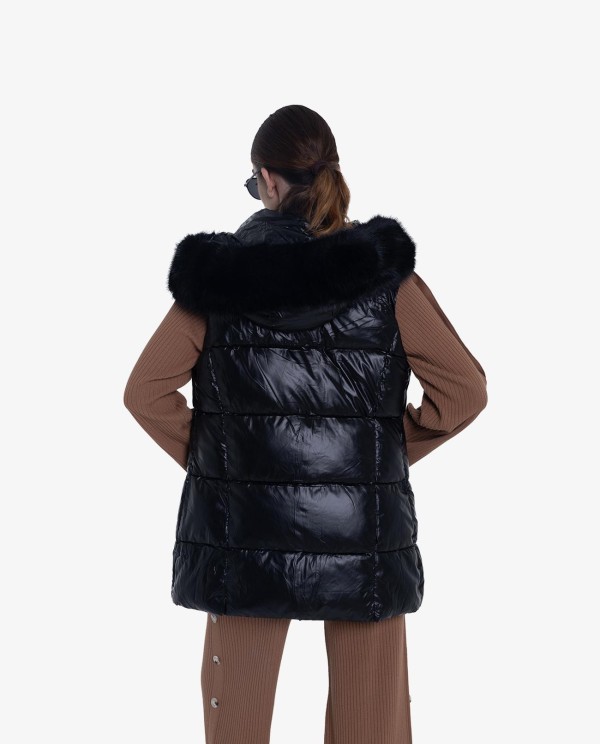 Cuplé CHALECO ACOLCHADO DE NYLON NEGRO CON DETALLES DE PELO