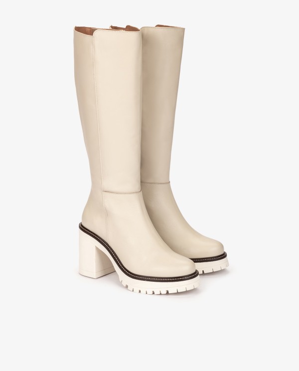 Cuplé BOTA BEIGE EN PIEL CON SUELA TRACK