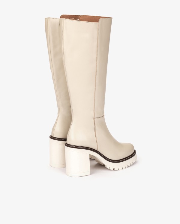 Cuplé BOTA BEIGE EN PIEL CON SUELA TRACK