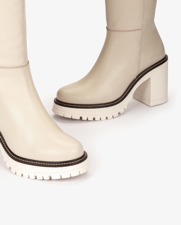 Cuplé BOTA BEIGE EN PIEL CON SUELA TRACK