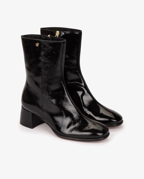 Cuplé BOTÍN DE CHAROL NEGRO CON TACÓN MEDIO