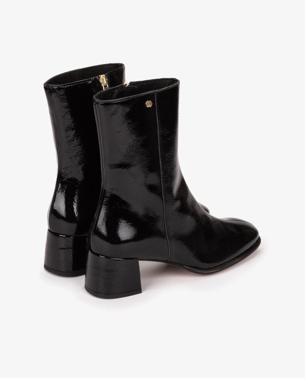 Cuplé BOTÍN DE CHAROL NEGRO CON TACÓN MEDIO