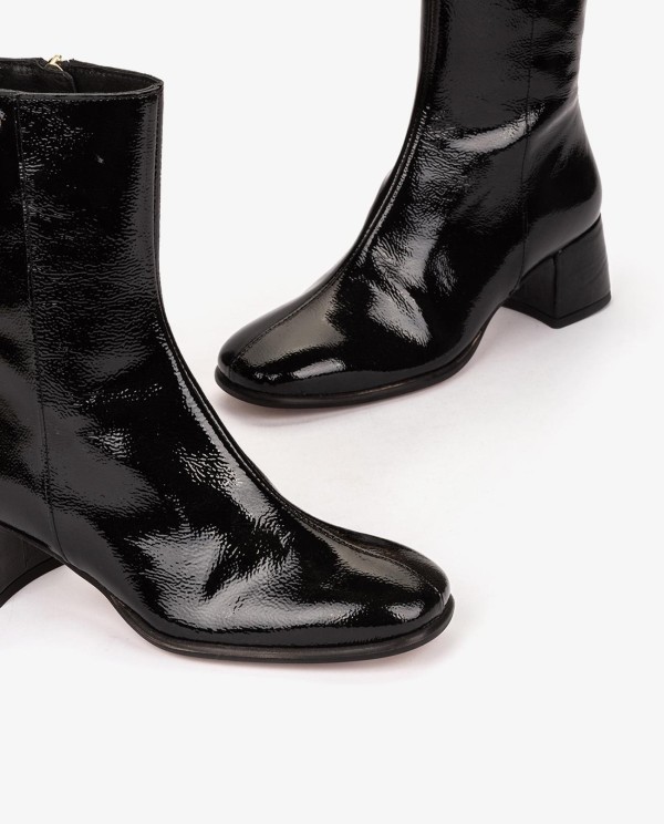 Cuplé BOTÍN DE CHAROL NEGRO CON TACÓN MEDIO