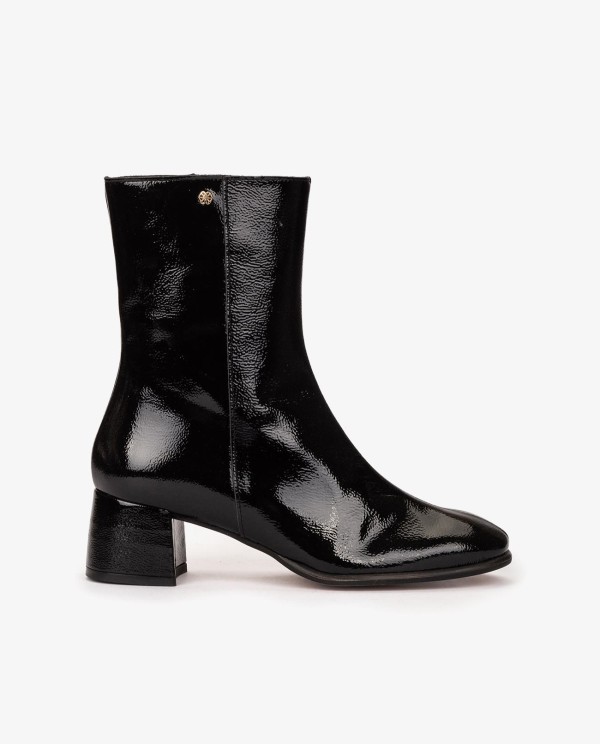 Cuplé BOTÍN DE CHAROL NEGRO CON TACÓN MEDIO