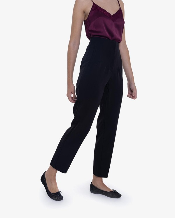 Cuplé PANTALÓN RECTO NEGRO CON PINZAS
