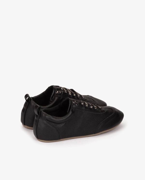 Cuplé ZAPATILLA NEGRA DE TECNOPIEL ESTILO GOLF