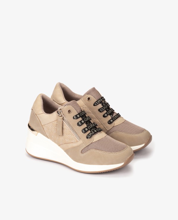 Cuplé DEPORTIVA BEIGE DE TECNOPIEL CON CUÑA Y CREMALLERA DECORATIVA