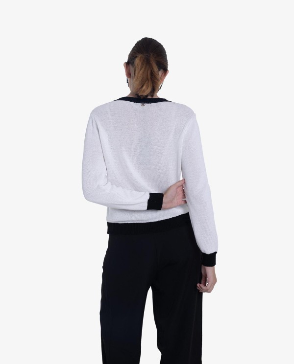 Cuplé JERSEY DE PUNTO BLANCO CON DETALLES NEGROS EN CUELLO Y PUÑOS