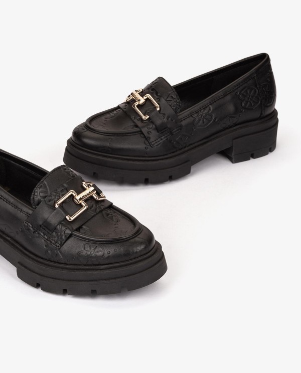 Cuplé MOCASÍN NEGRO DE PIEL CON LOGO GRABADO Y SUELA GRUESA
