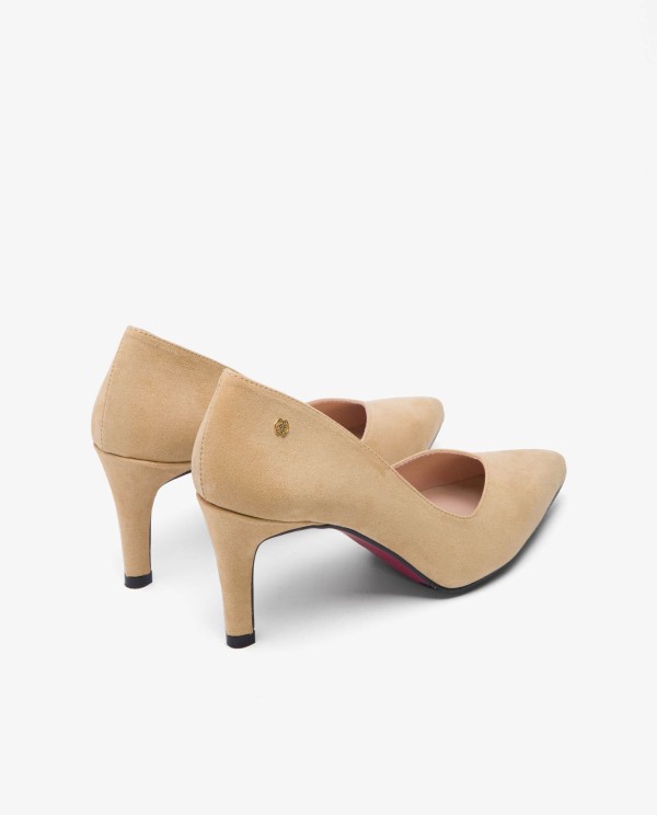 Cuplé SALÓN CAMEL DE ULTRASUEDE CON PUNTA FINA Y TACÓN MEDIO