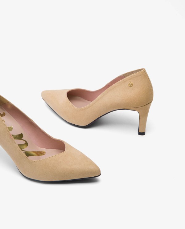 Cuplé SALÓN CAMEL DE ULTRASUEDE CON PUNTA FINA Y TACÓN MEDIO