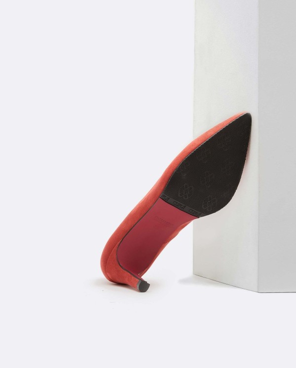 Cuplé SALÓN TEJA DE ULTRASUEDE CON PUNTA FINA Y TACÓN MEDIO