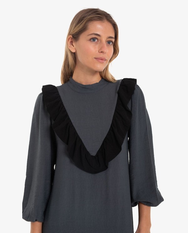 Cuplé VESTIDO MIDI GRIS CON VOLANTES Y MANGAS ABULLONADAS