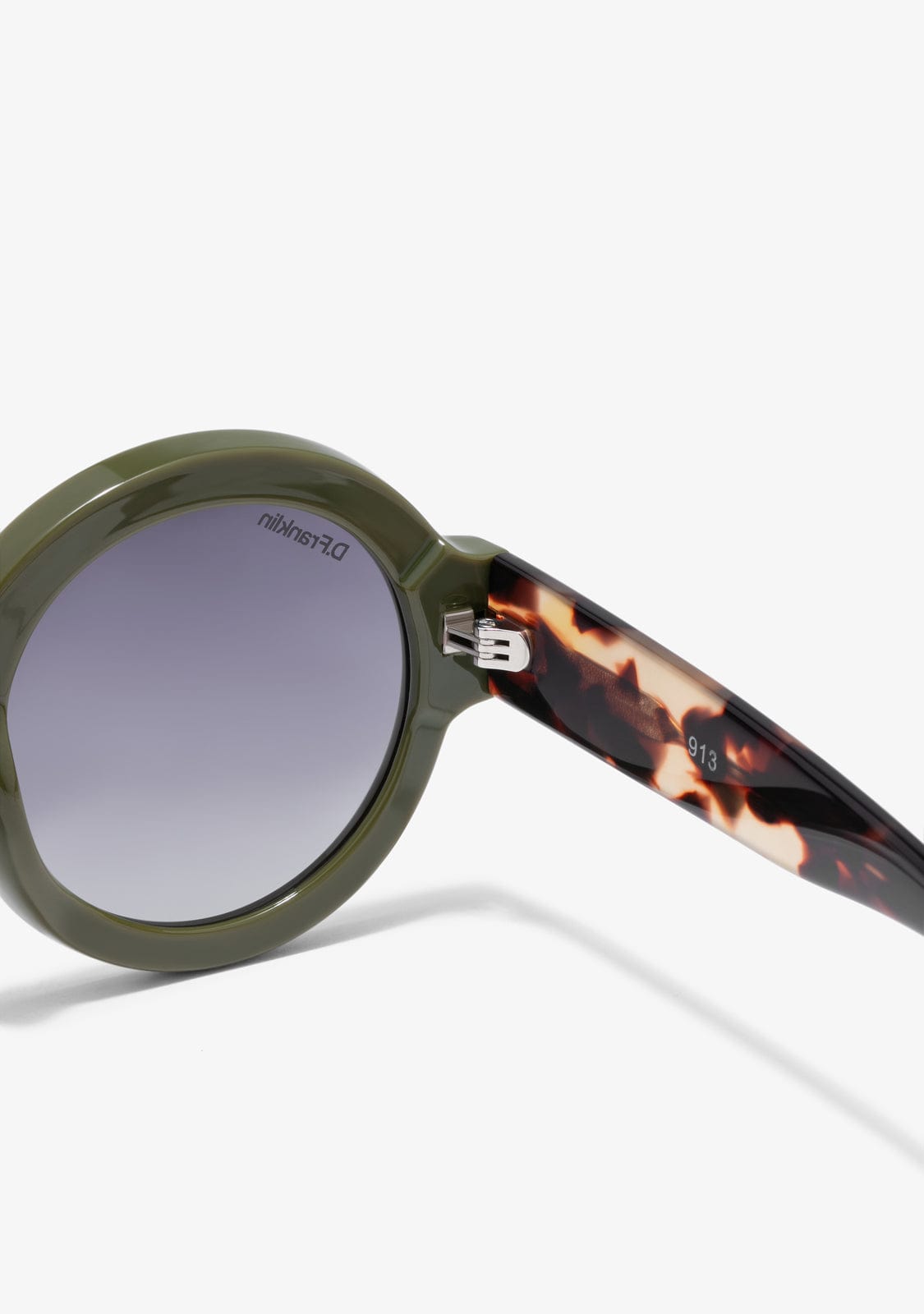 D.franklin 913 Shiny Green / Gradient Smoke