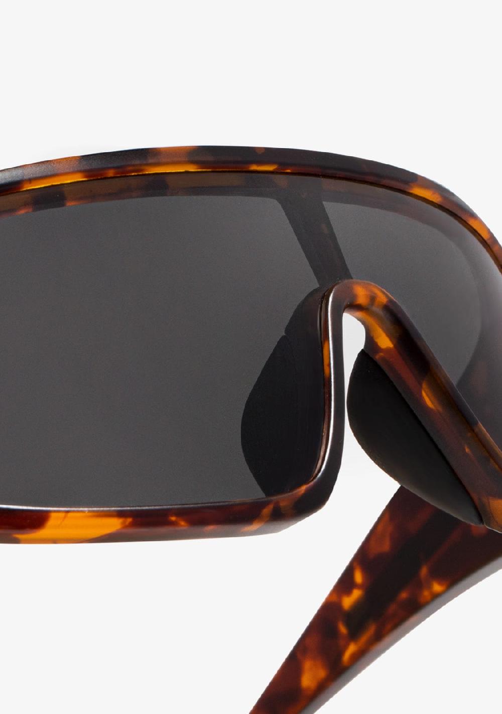 D.franklin Nell Matt Brown Carey / Smoke