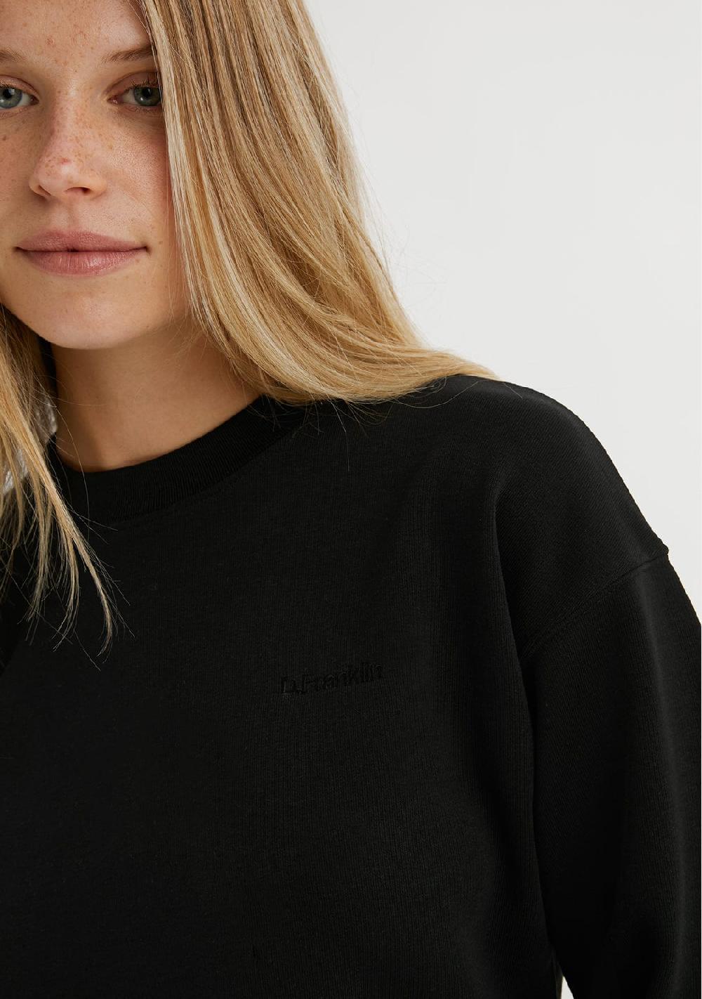 D.franklin Embroidery Logo Cropped Crew Neck Sweatshirt / Black
