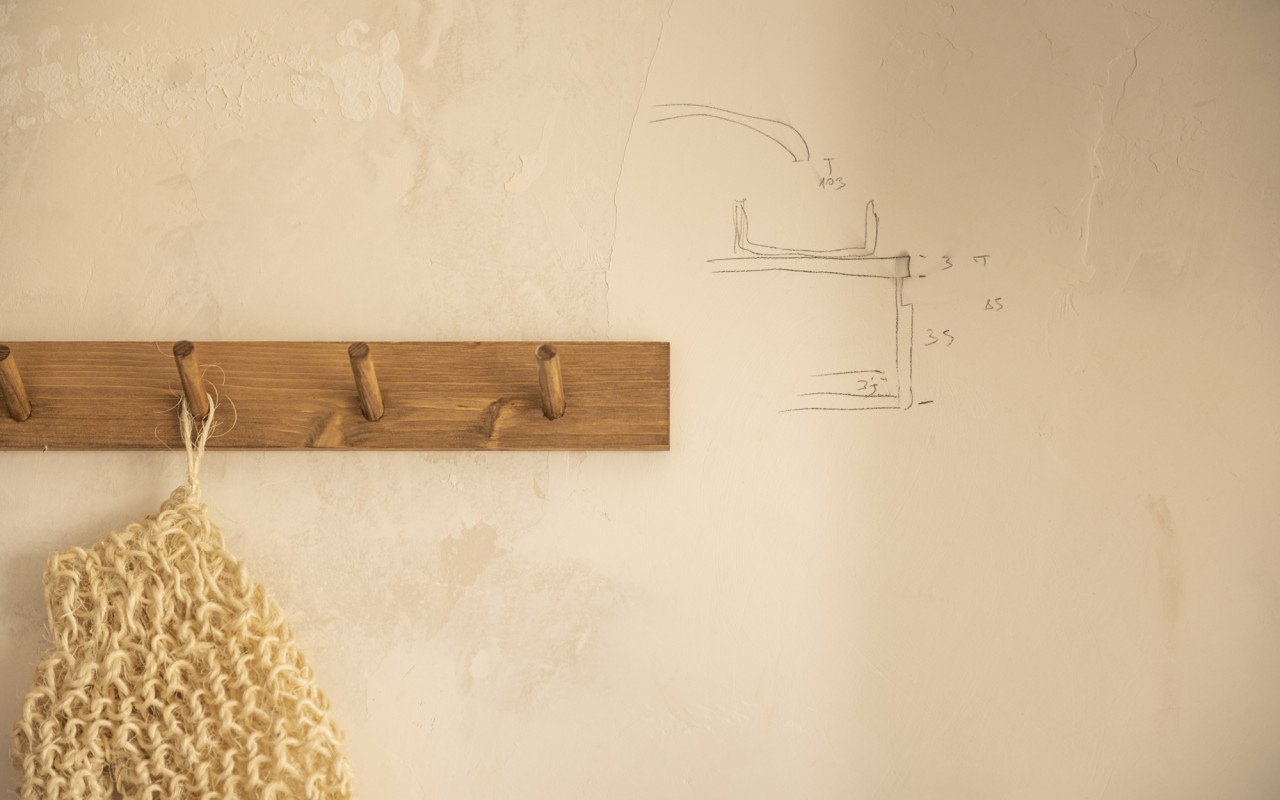 Deco Wood Colgador De Pared De Madera Maciza En Tono Roble Oscuro De 61x5cm