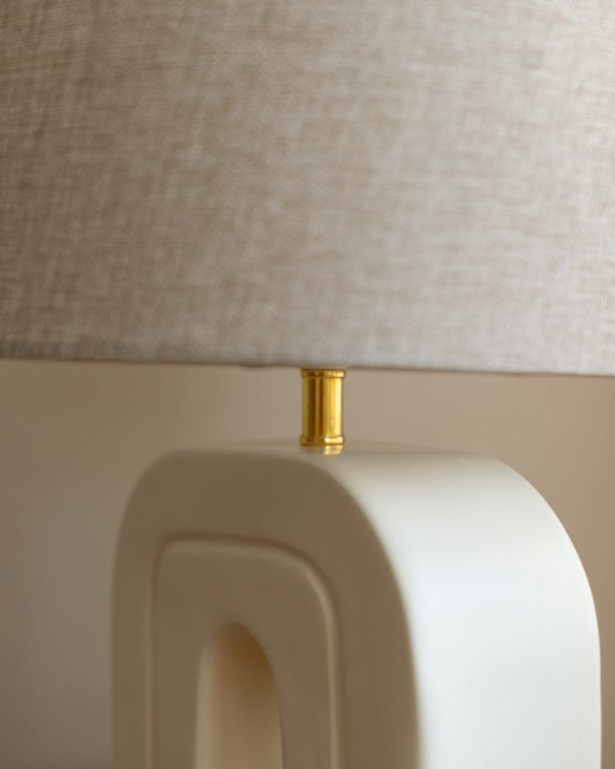 Deco Wood Lámpara De Mesa De Resina Esmaltada Y Pantalla De Tejido De Lino De 45x30cm