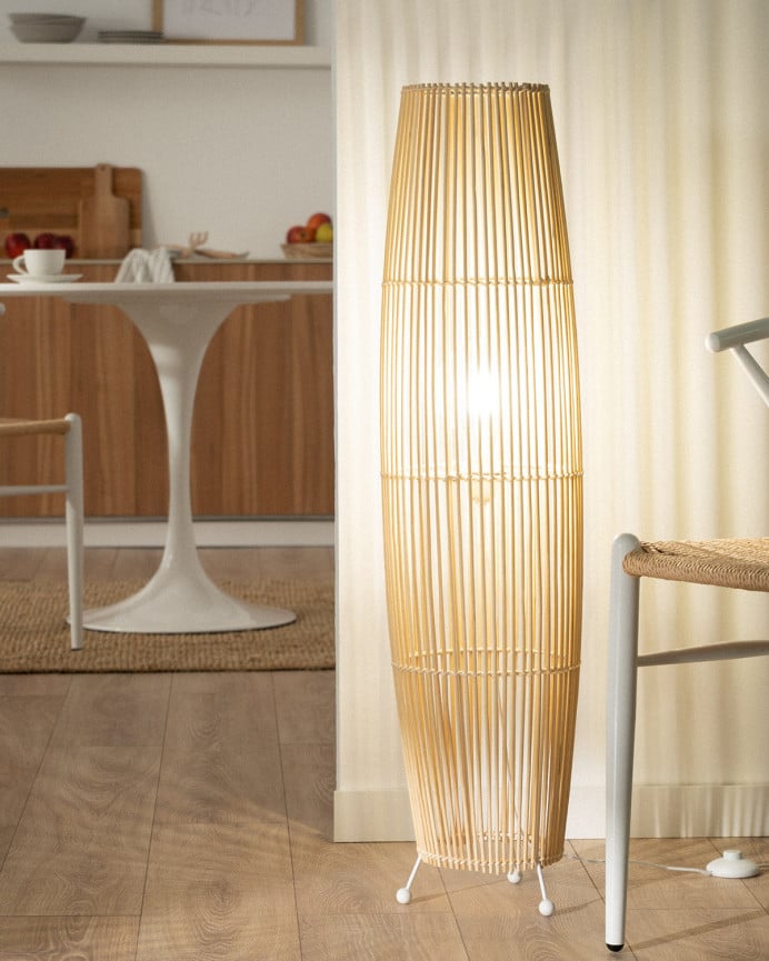 Deco Wood Lámpara De Pie Elaborada Con Base Metálica Color Blanco Y Ramas De Bambú Unidas Con Un Trenzado De Fibras Naturales