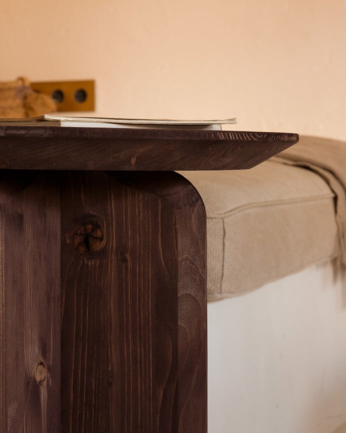 Deco Wood Mesa Auxiliar De Madera Maciza En Tono Nogal De 50x45cm