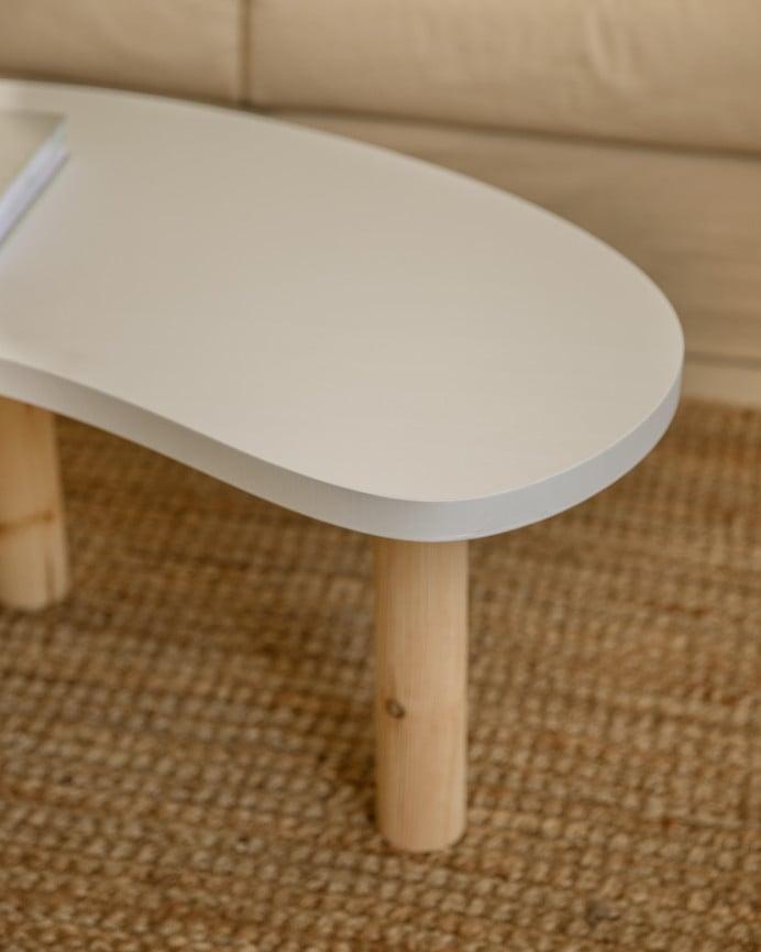 Deco Wood Mesa De Centro De Madera Maciza Formas Orgánicas Sobre En Tono Blanco Y Patas Tono Natural De 40x100cm