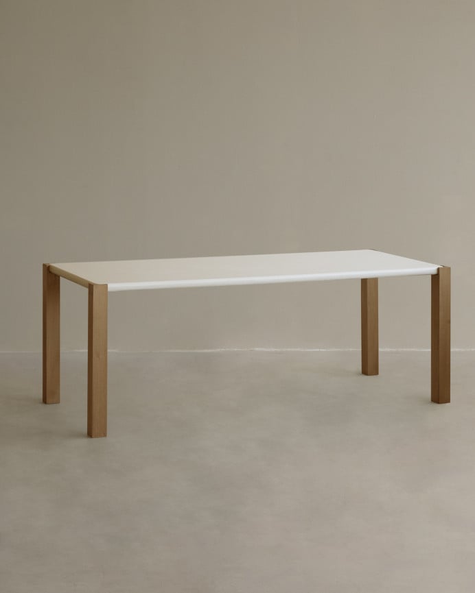 Deco wood Mesa de comedor rectangular en tono blanco roto efecto mate y patas de madera de álamo en 164x94cm