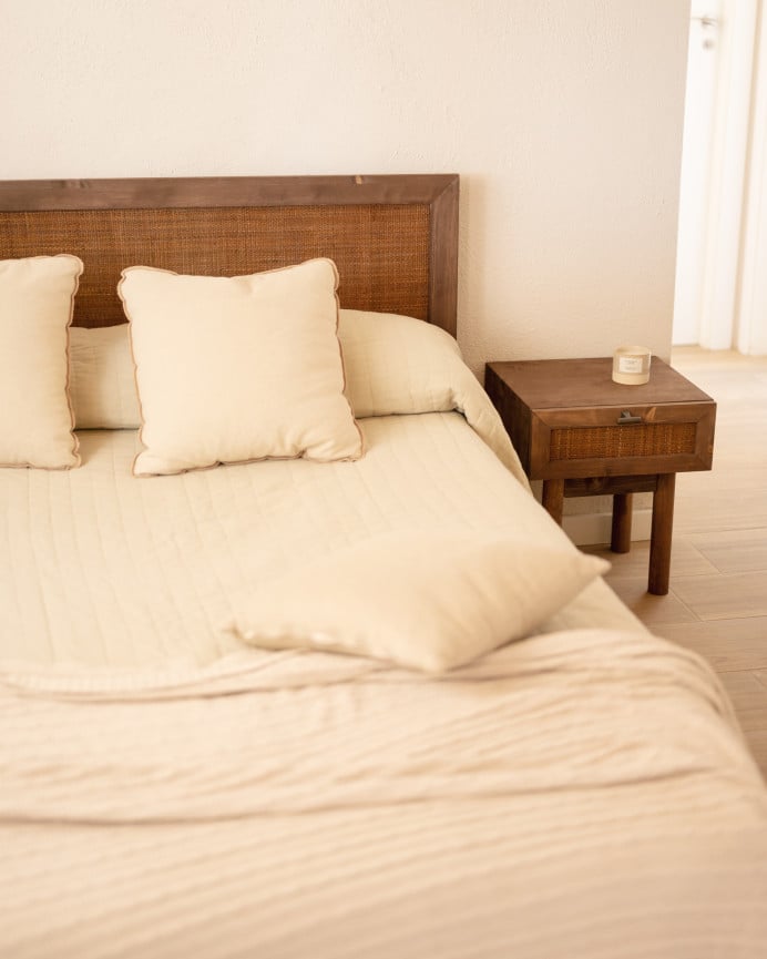 Deco Wood Mesita De Noche De Madera Maciza Y Cannage Con Un Cajón En Tono Nogal De 40x45cm