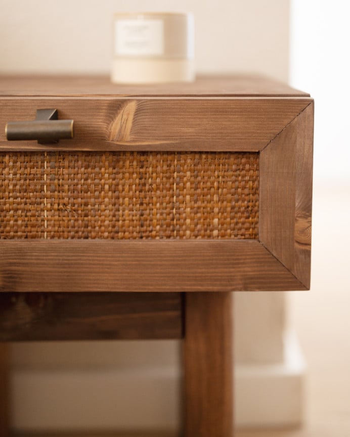 Deco Wood Mesita De Noche De Madera Maciza Y Cannage Con Un Cajón En Tono Nogal De 40x45cm