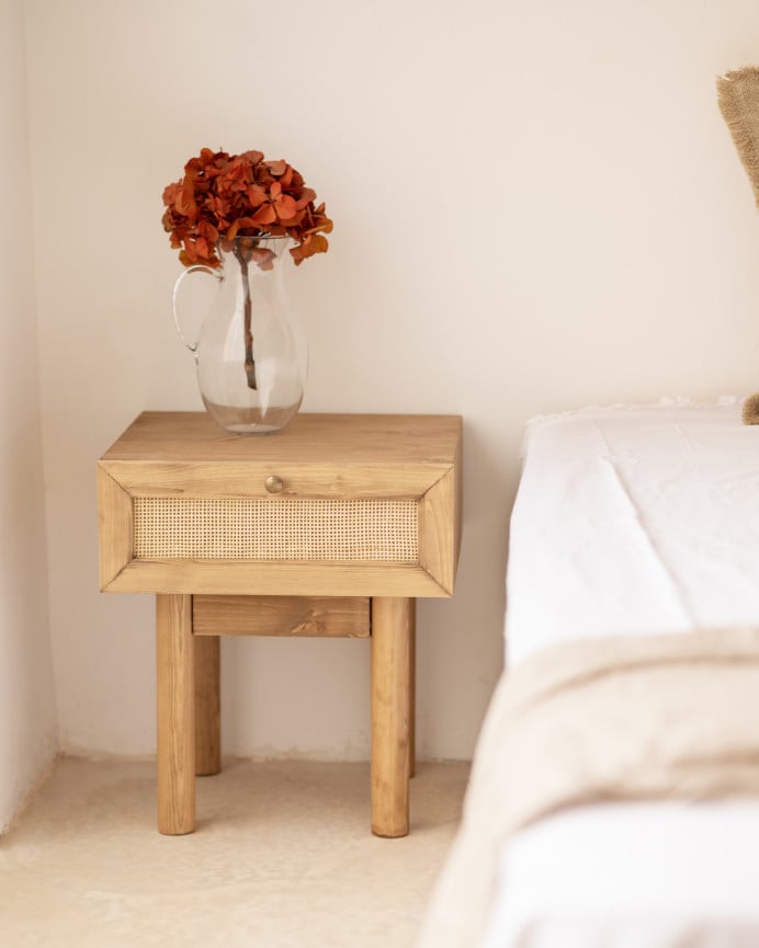 Deco Wood Mesita De Noche De Madera Maciza Y Rafia Con Un Cajón En Tono Roble Oscuro De 40x45cm