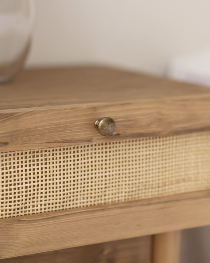 Deco Wood Mesita De Noche De Madera Maciza Y Rafia Con Un Cajón En Tono Roble Oscuro De 40x45cm