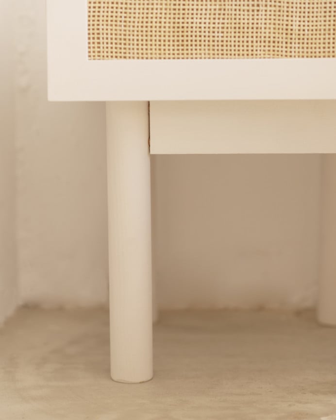 Deco Wood Mesita De Noche De Madera Maciza Y Rafia Con Un Cajón En Tono Blanco De 40x45cm