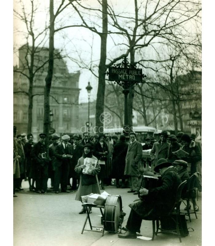 Decoratt Cantante callejera Paris. 1930