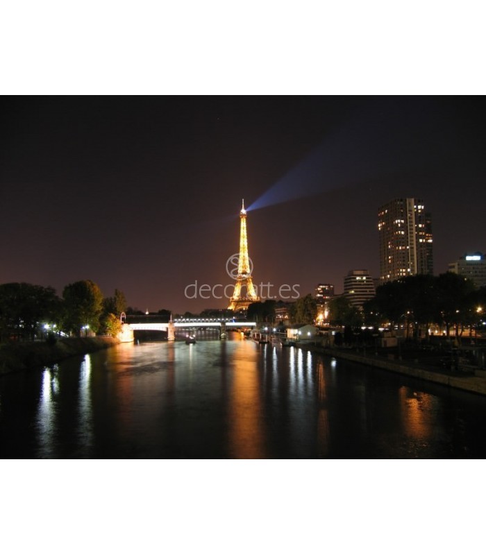 Decoratt Eiffel tower and the seine at night