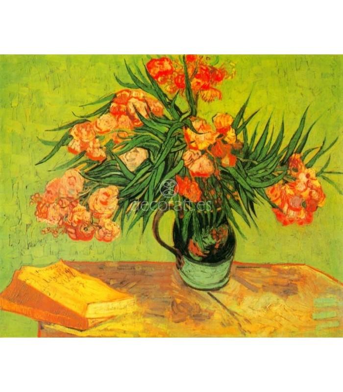 Decoratt Florero Con Adelfas Y Libros