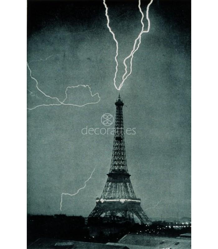 Decoratt Lightning striking the Eiffel Tower