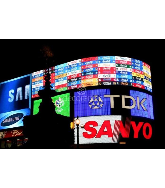 Decoratt Picadilly Circus London by night