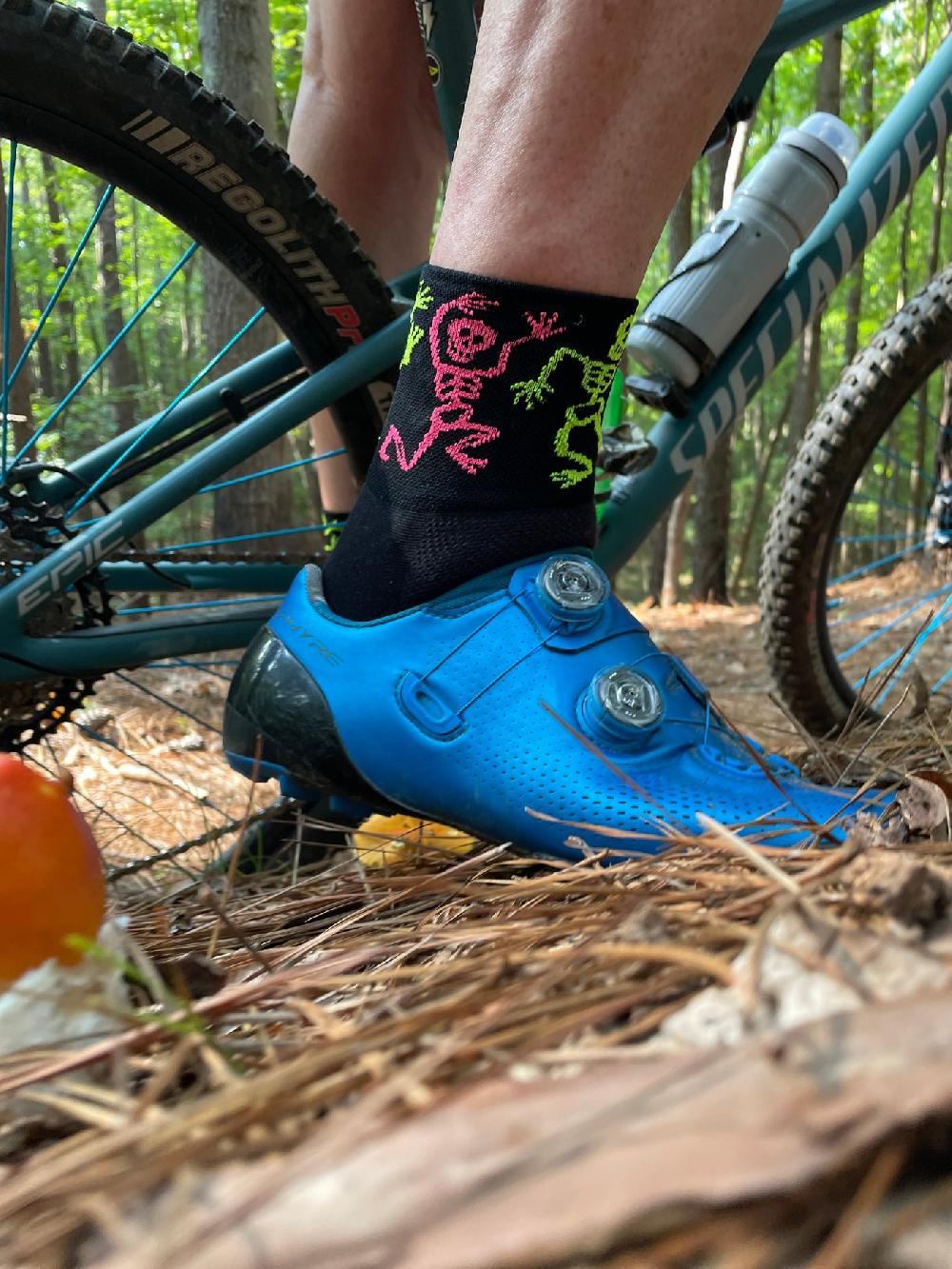 Defeet Aireator 3" Bone Shaker Neon