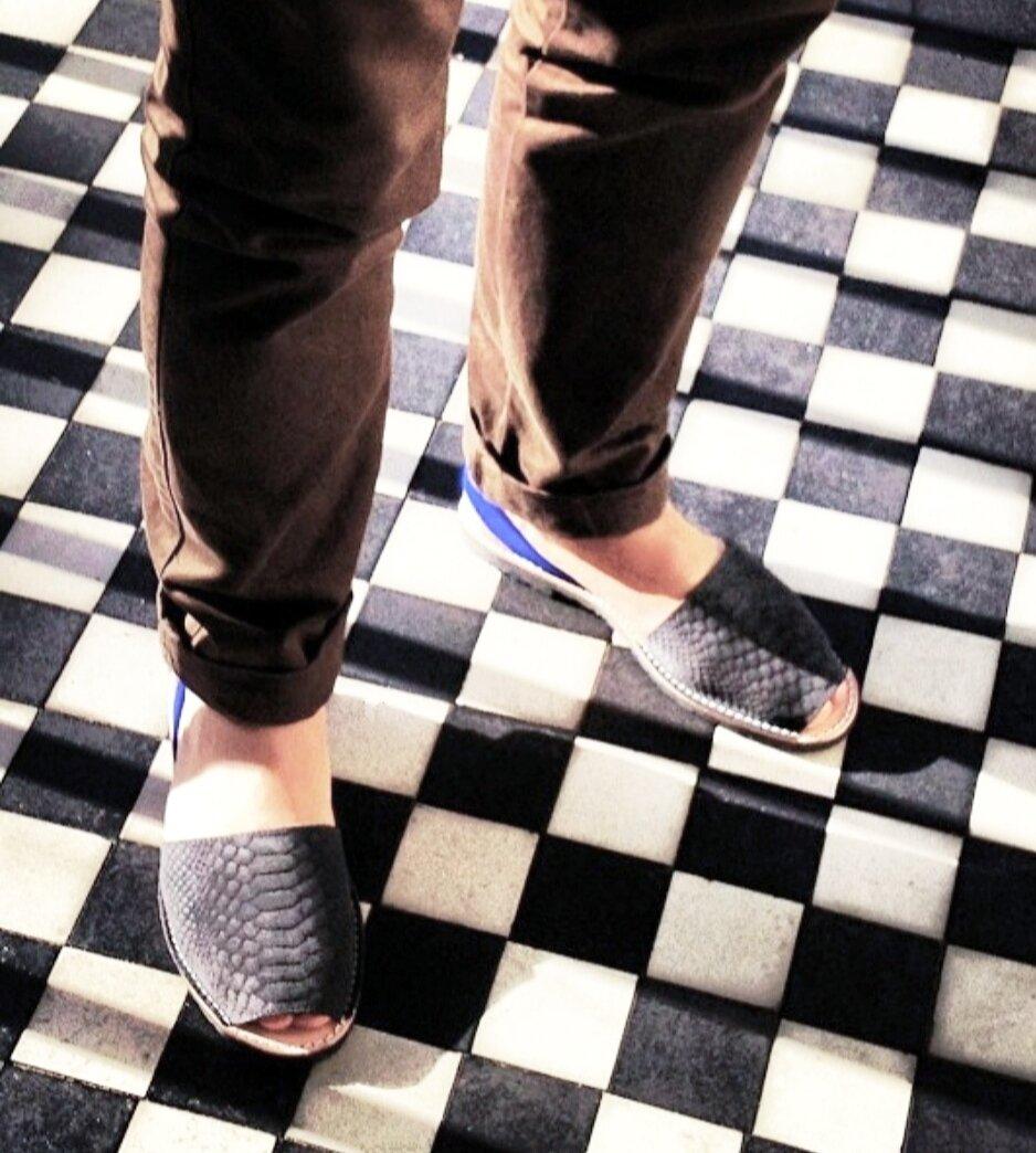 Del rio london Classic snake embossed flats grey