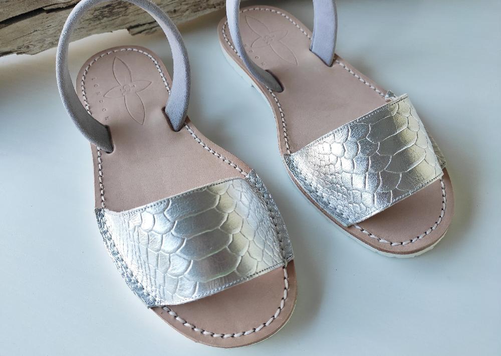 Del rio london Metallic snake embossed sandals silver