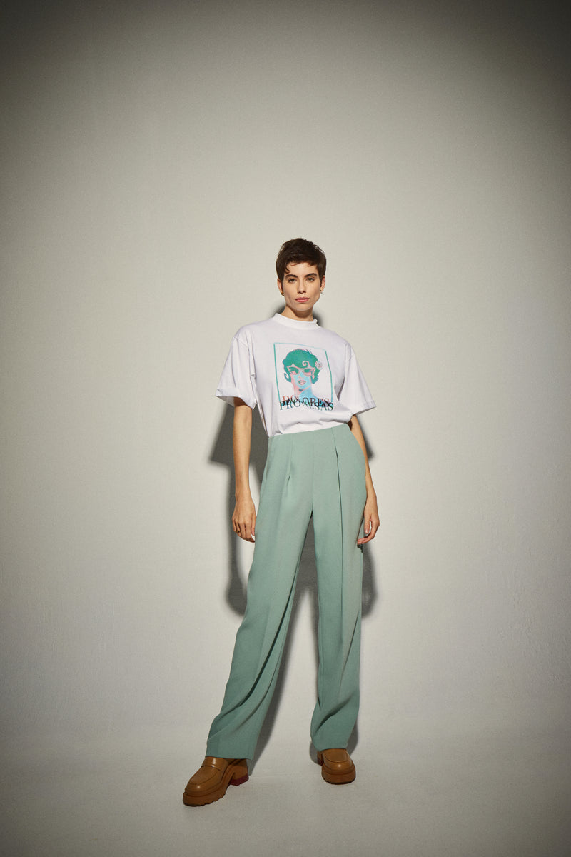 Dolores Promesas Camiseta Blanca Dolores Gafas Verde